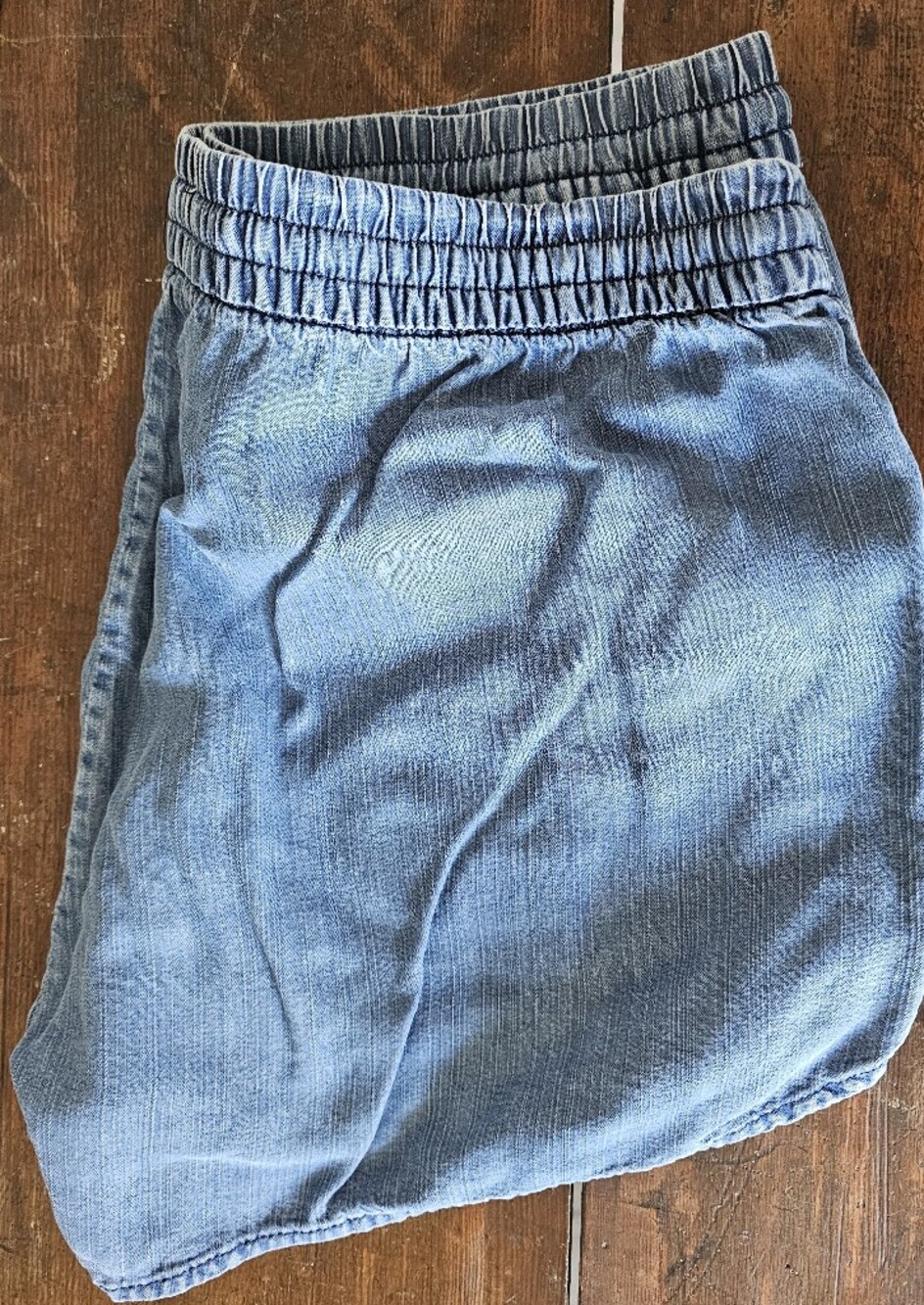 GAP Chambray Drawstring Shorts - Picture 2 of 4